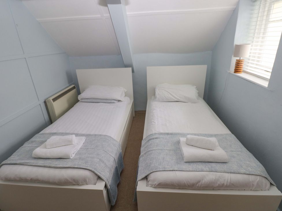 A bedroom with two single beds at Beacon House Marloes near Little Haven