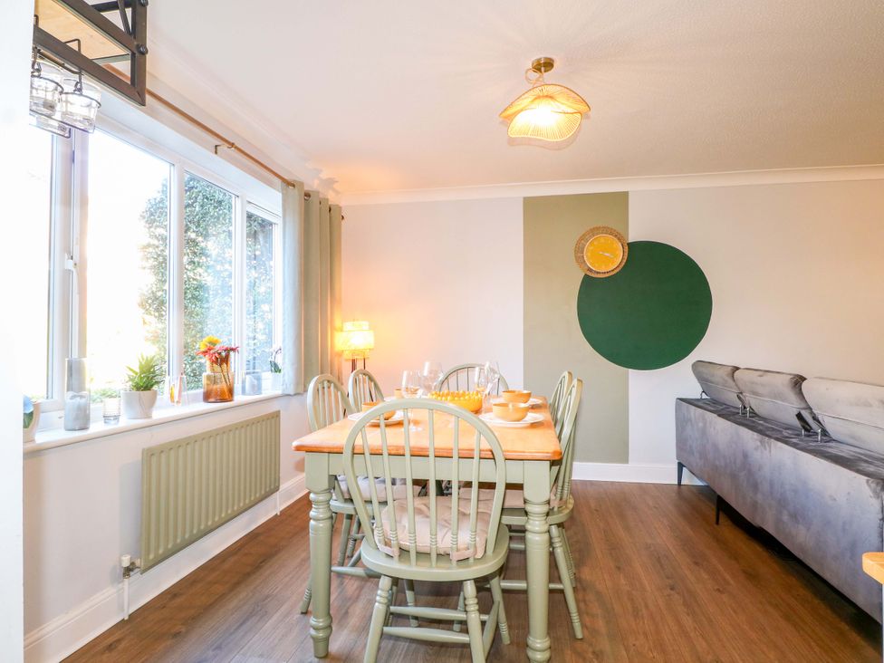 A dining room with a table and chairs at Flat 16 in Farnham