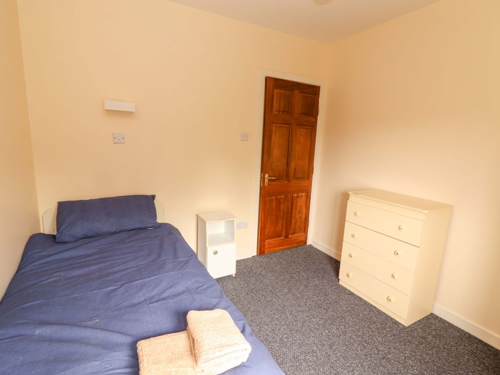 A bedroom with a bed and a chest of drawers at Macmathuna, Kilrush, County Clare