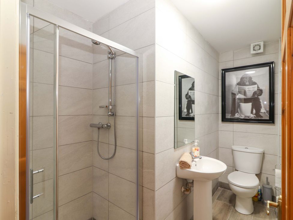 A bathroom with shower, sink, and toilet at Macmathuna in Kilrush, County Clare