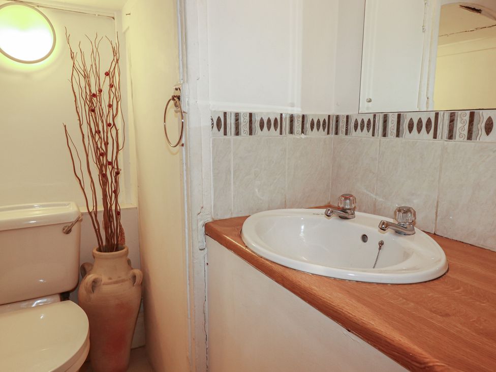 A bathroom with a sink and toilet at The Old Bank House in Mevagissey