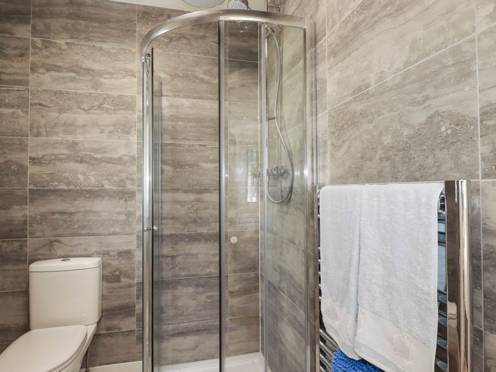 A bathroom with a shower and toilet at Creek Lodge in Chacewater