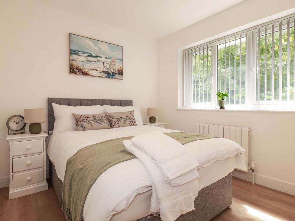 A bedroom with a bed and bedside table at Creek Lodge in Chacewater