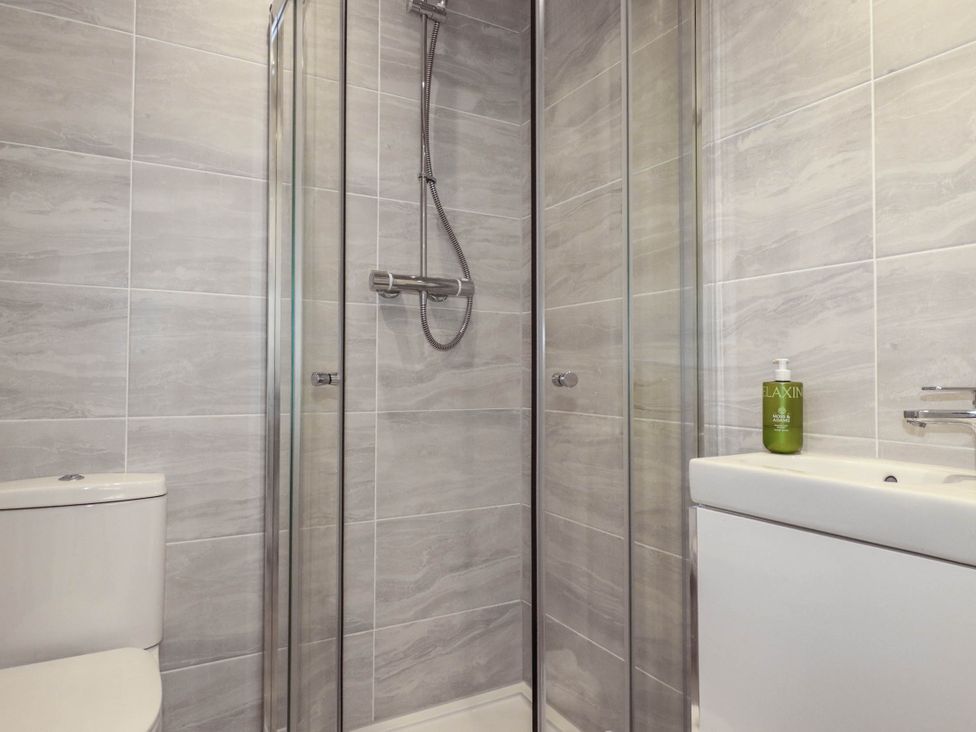 A bathroom with a shower and toilet at Creek Lodge in Chacewater