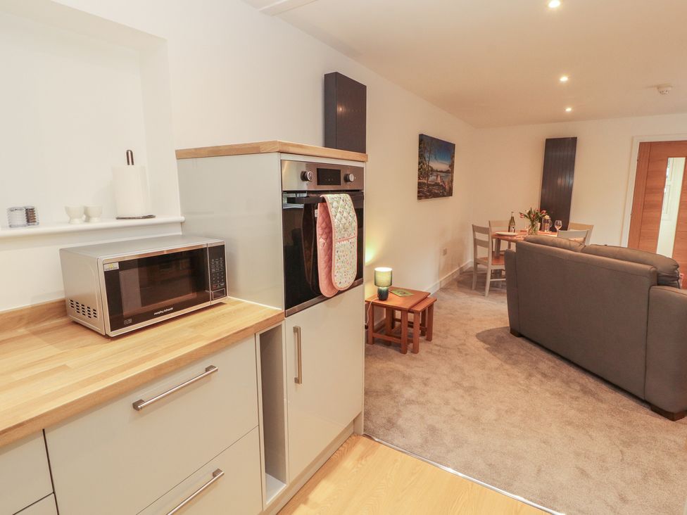A kitchen with a microwave and oven at Little Plum Tree in Milnthorpe