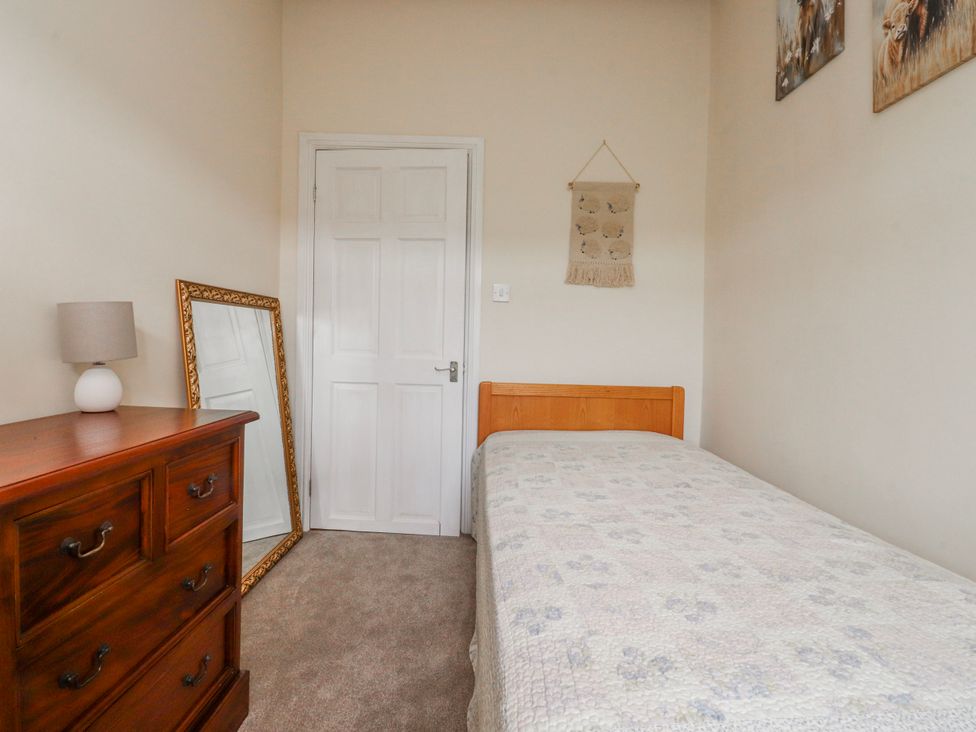 A bedroom with a bed and a drawer at Vasey Croft Stanbury near Haworth