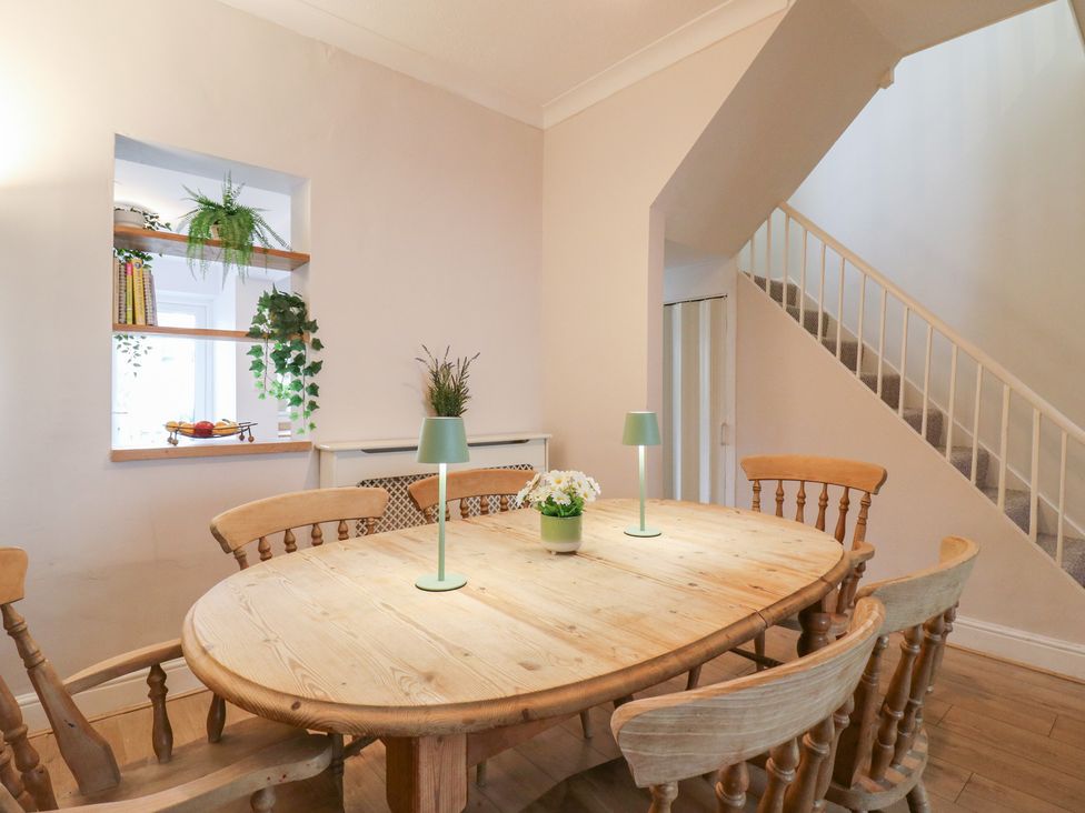 A dining room with a table and chairs at Meregate Cottage in Margate