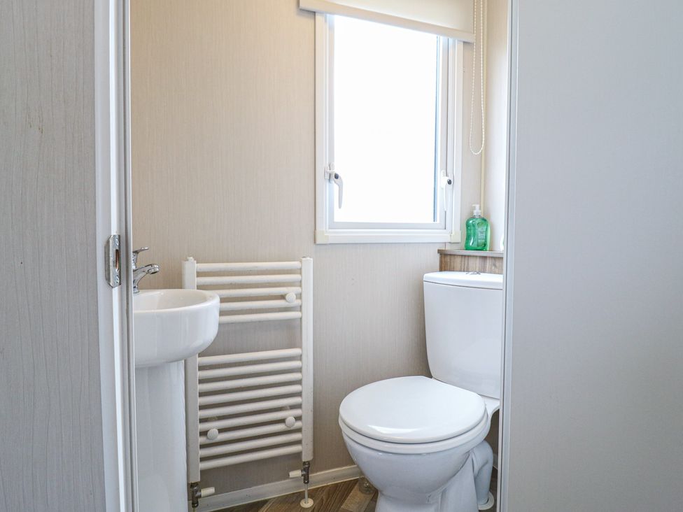 A bathroom with sink and toilet at MP61 MP Billing Aquadrome Holiday Park, Northampton
