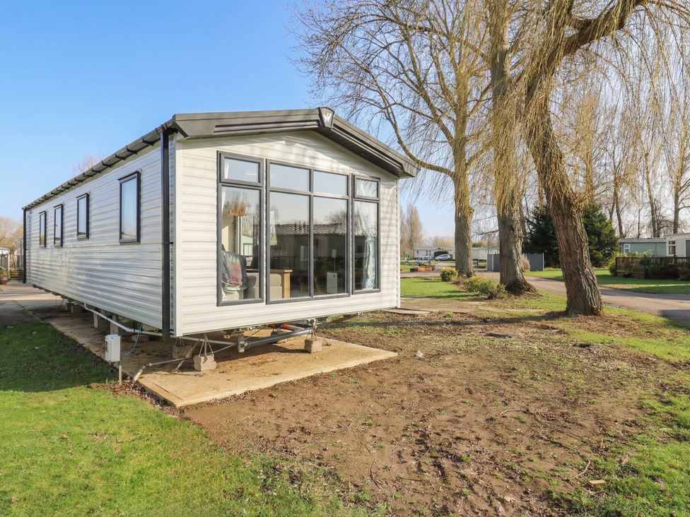 A mobile home with large windows at MP61 MP Billing Aquadrome Holiday Park Northampton