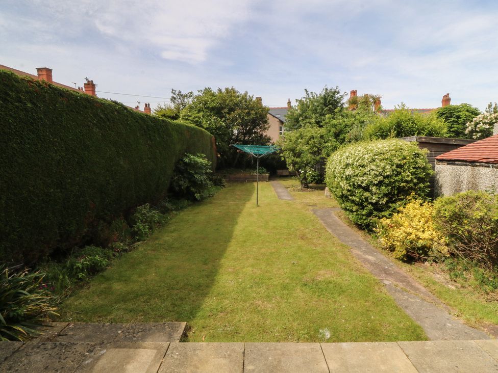 A garden with grass and a clothesline at Gwynfa in Old Colwyn