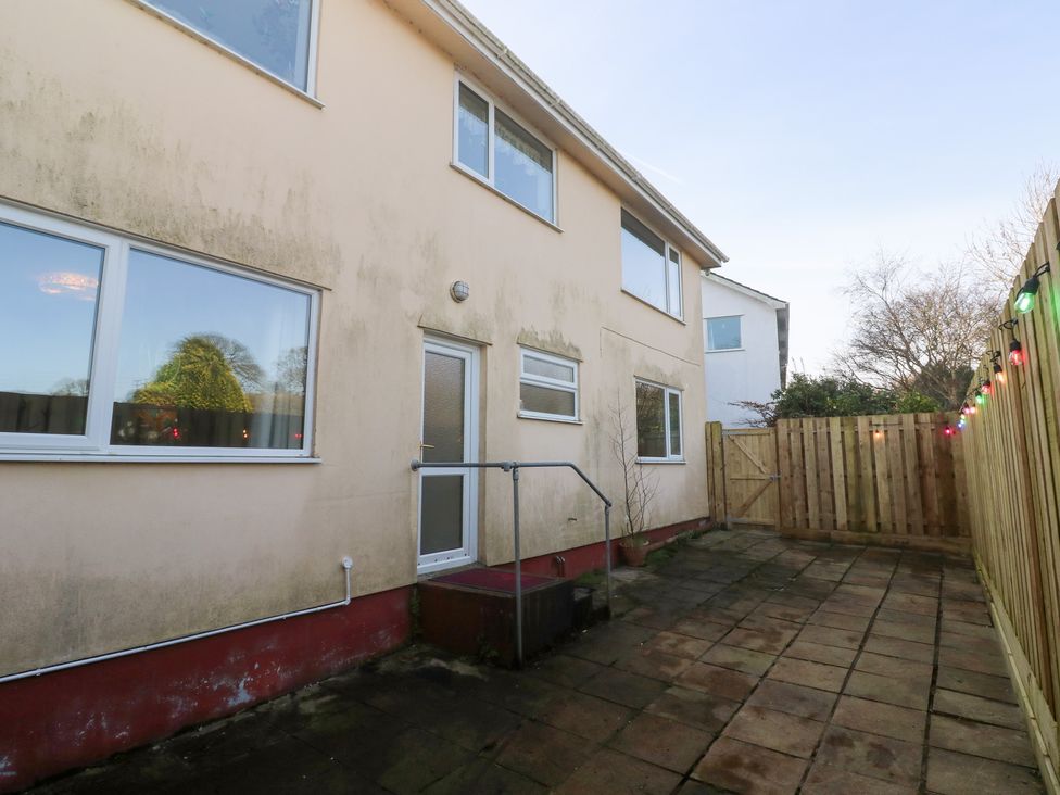 A garden area with a door and windows at Piskies Magic Home in 