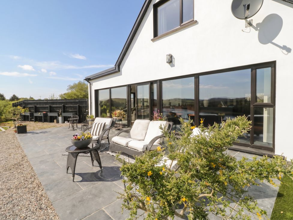 An outdoor seating area with furniture and plants at Hanowen House in Dungloe, County Donegal