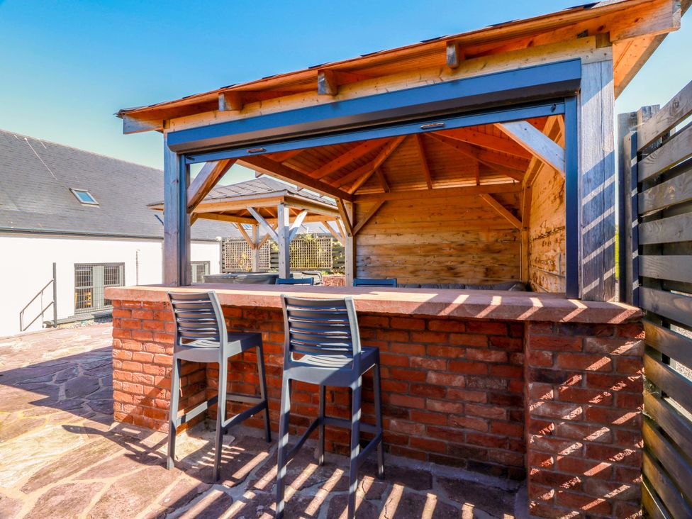 An outdoor bar with brick counter and stools at Ledrishmore View in Alexandria