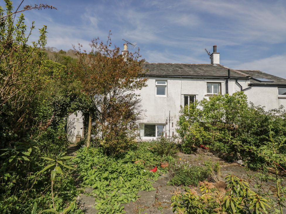 A house and garden with greenery at Fellfoot Cottage