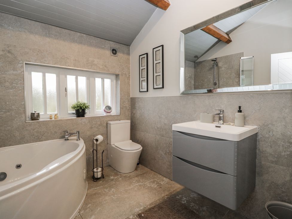 A bathroom with a bathtub toilet and sink at The Dove Cot in Ambleside