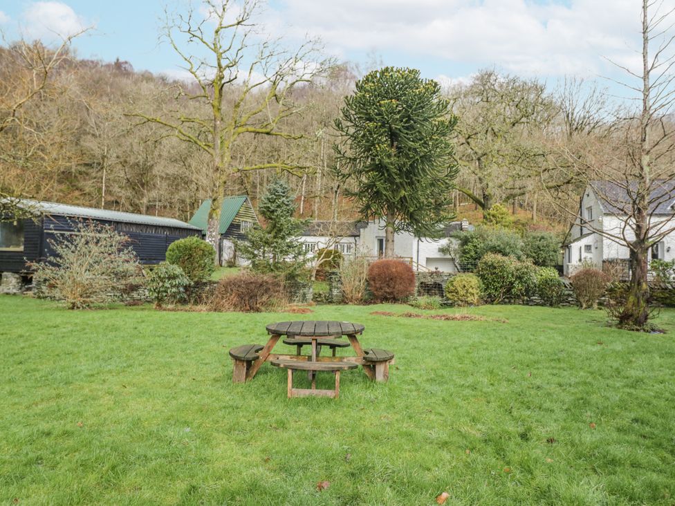 A garden with a table and chairs at The Dove Cot in Ambleside