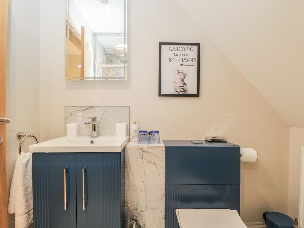 A bathroom with a sink and toilet at Paddock View in Stow-On-The-Wold