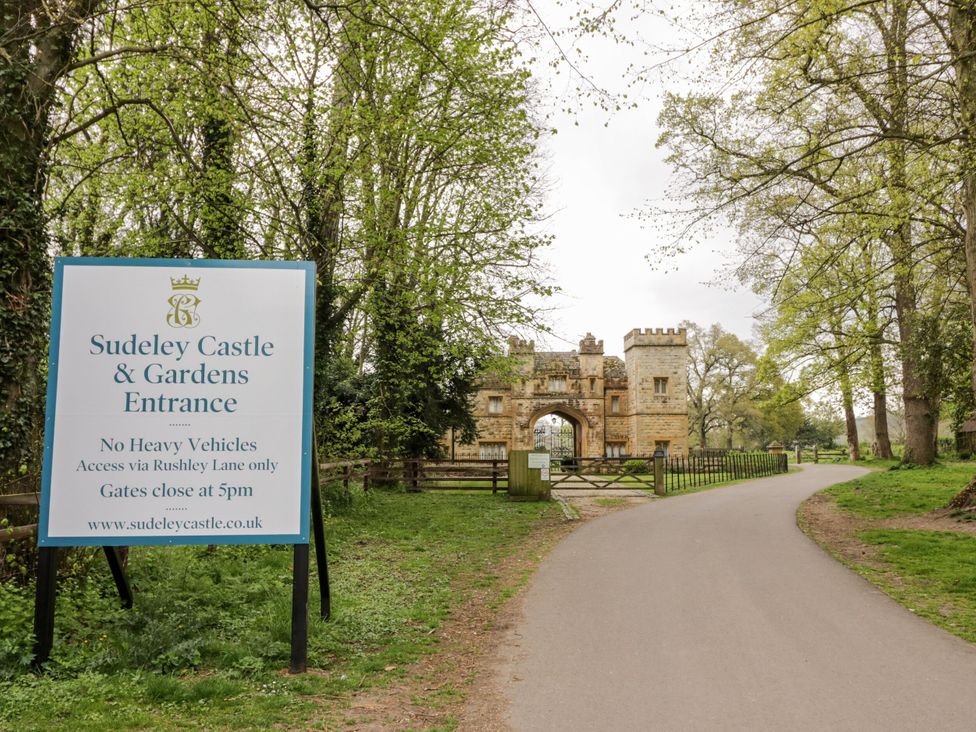 A sign and entrance gate to Sudeley Castle and Gardens in Stow-On-The-Wold