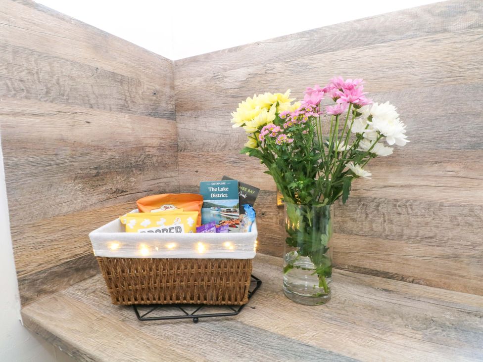 A basket with snacks and a vase of flowers at 4 Newton Terrace in Lancaster
