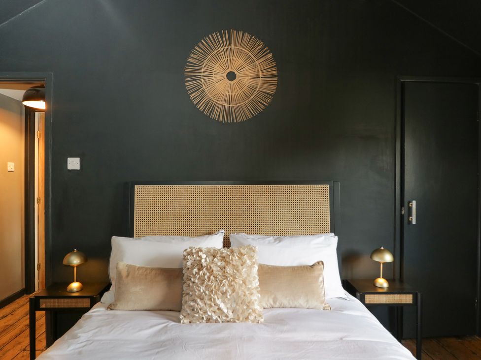 A bedroom with a bed and bedside tables at Copper Cottage in Devizes