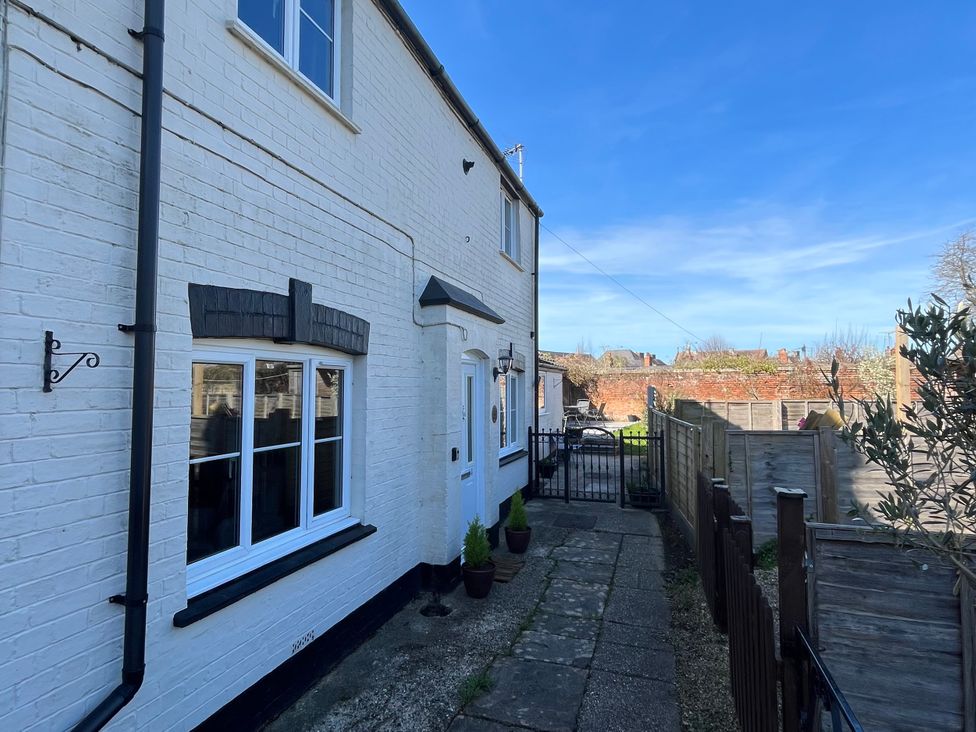 A house with a pathway and gate at Copper Cottage in Devizes