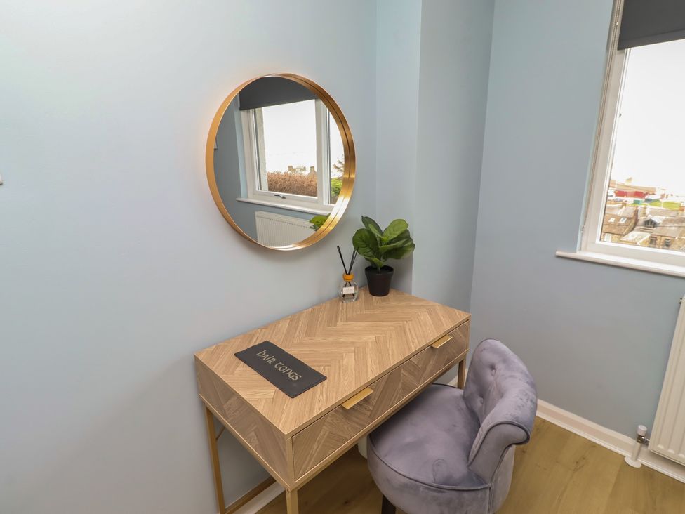 An office with a desk and mirror at Tigh-Na-Mara Retreat