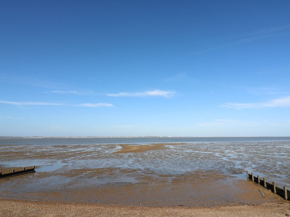 A view of the sea and beach at Ocean Breeze Escape in Allhallows