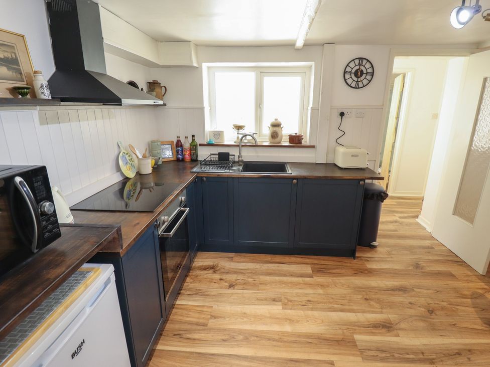 A kitchen with appliances including a microwave and oven at 3 Rectory Row