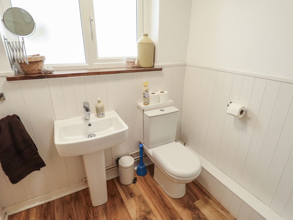 A bathroom with a sink and toilet at 3 Rectory Row