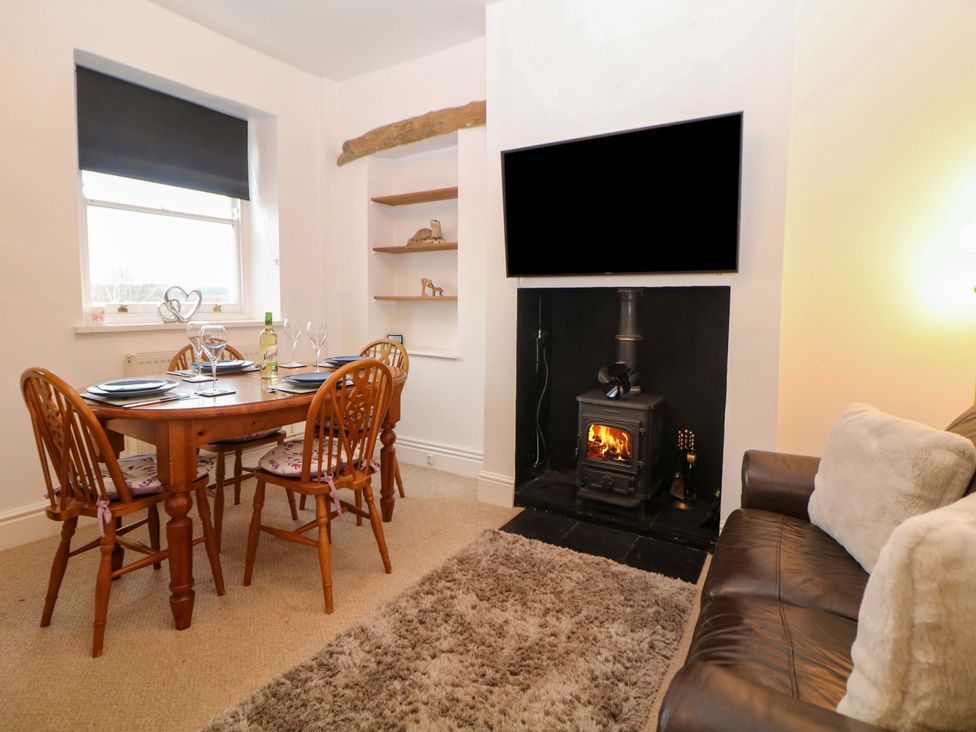 A dining room with a table and chairs at Nature’s Retreat in Matlock