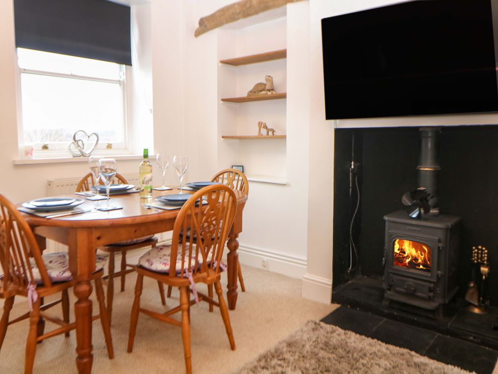 A dining room with a table and chairs at Nature’s Retreat in Matlock
