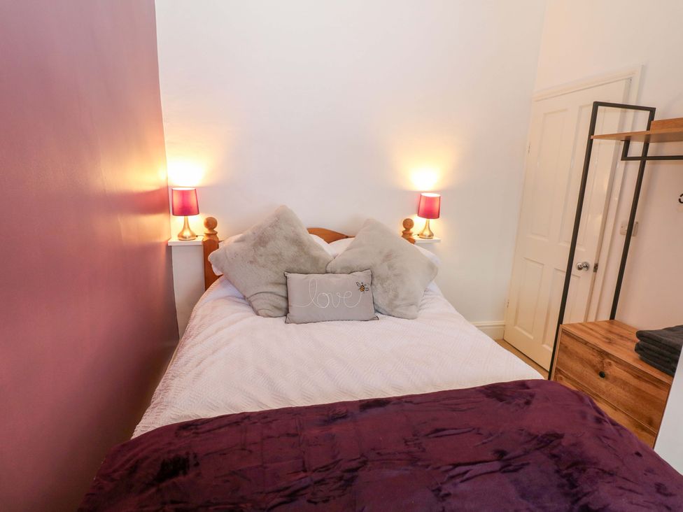 A bedroom with a bed and lamps at Nature’s Retreat in Matlock