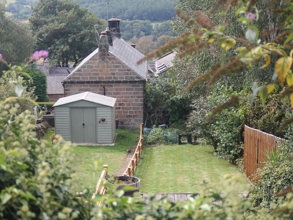 A garden with a shed and grass at Nature’s Retreat in Holloway