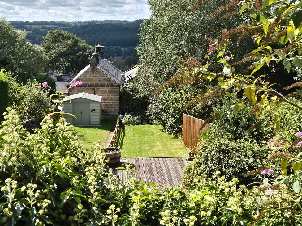 A garden with a shed and grass at Nature’s Retreat in Holloway