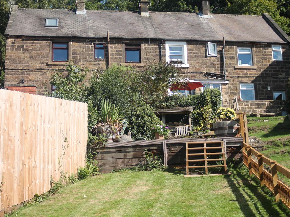 A garden with a house and seating area at Nature’s Retreat Holloway
