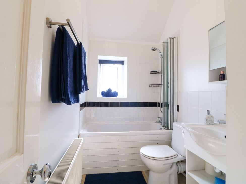 A bathroom with a bathtub, shower, toilet, and sink at Nature’s Retreat in Holloway