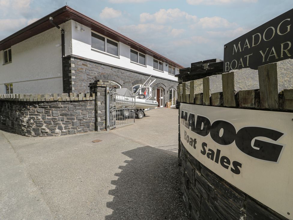 An outdoor area with a building and a boat at The Boat Yard Apartment in Porthmadog