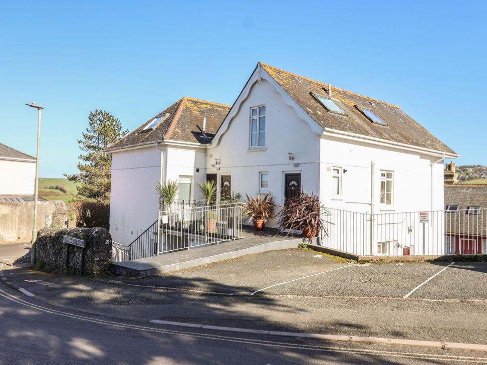 A house with steps and plants at 3 The Elms in Salcombe