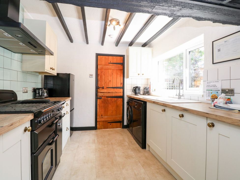 A kitchen with cabinets, countertop and appliances at Vintner's Cottage in Reedham