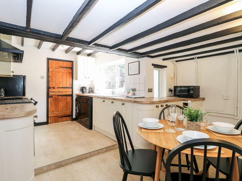 A kitchen with table and chairs at Vintner's Cottage in Reedham