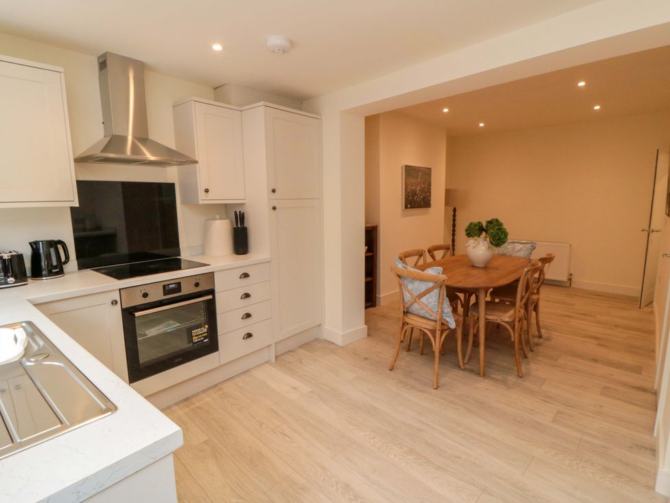 A kitchen with dining area at No.9 Trafalgar St West Scarborough