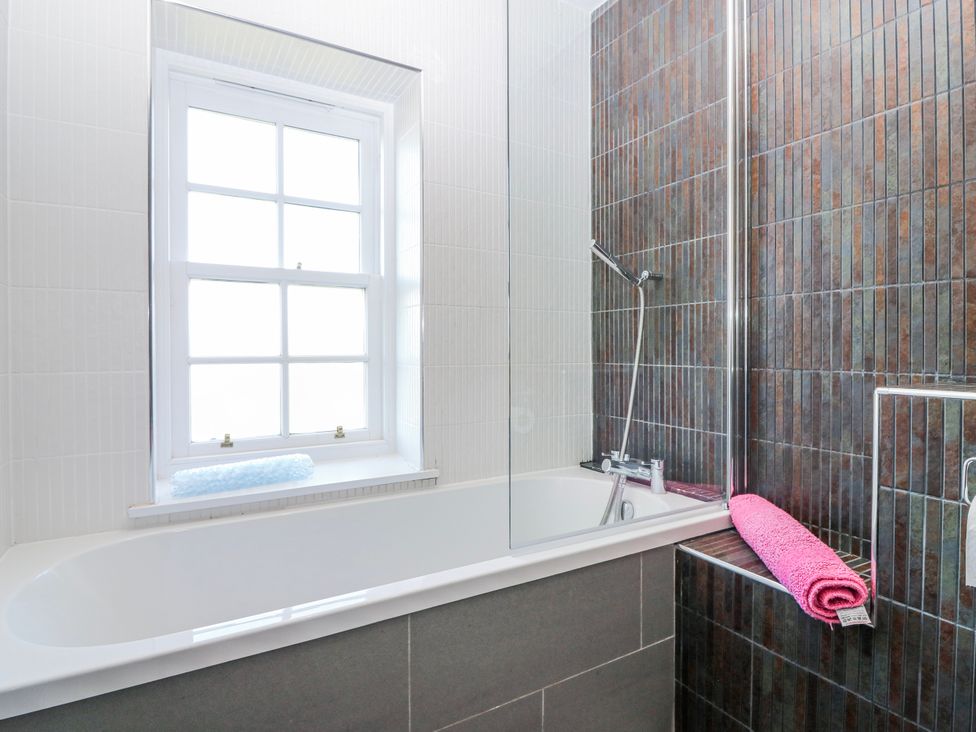 A bathroom with a bathtub and shower at Meadowgreen Farmhouse in Forfar