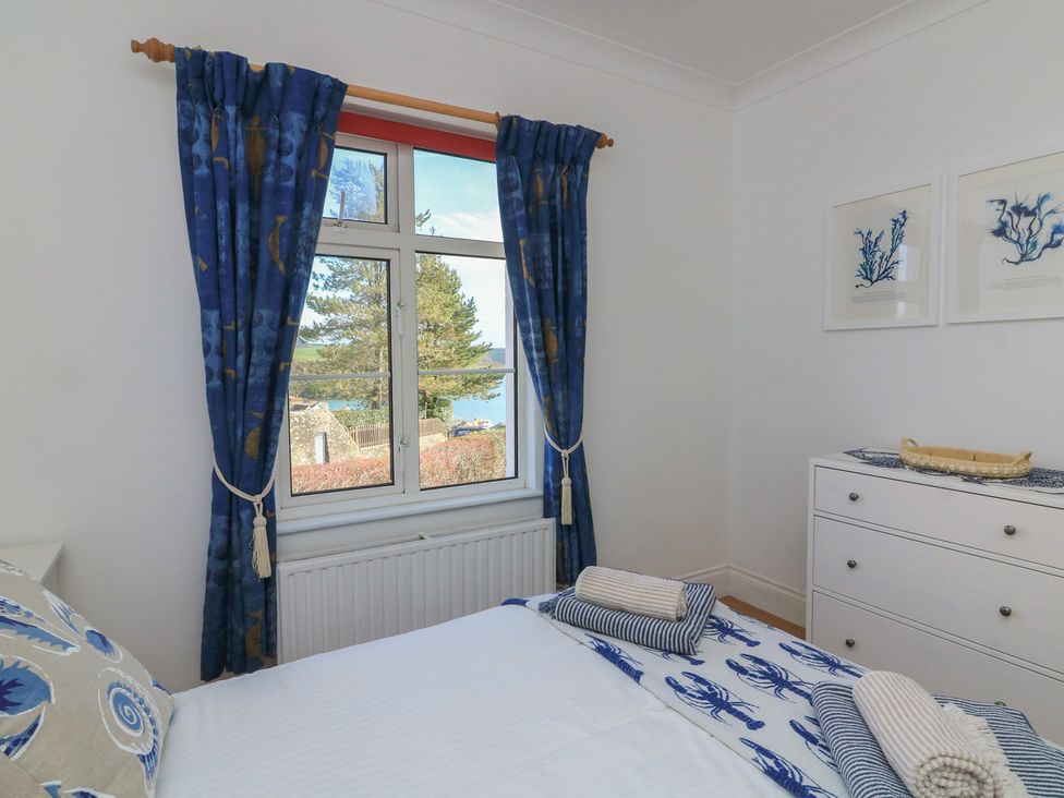 A bedroom with a window and bed at 4 The Elms in Salcombe