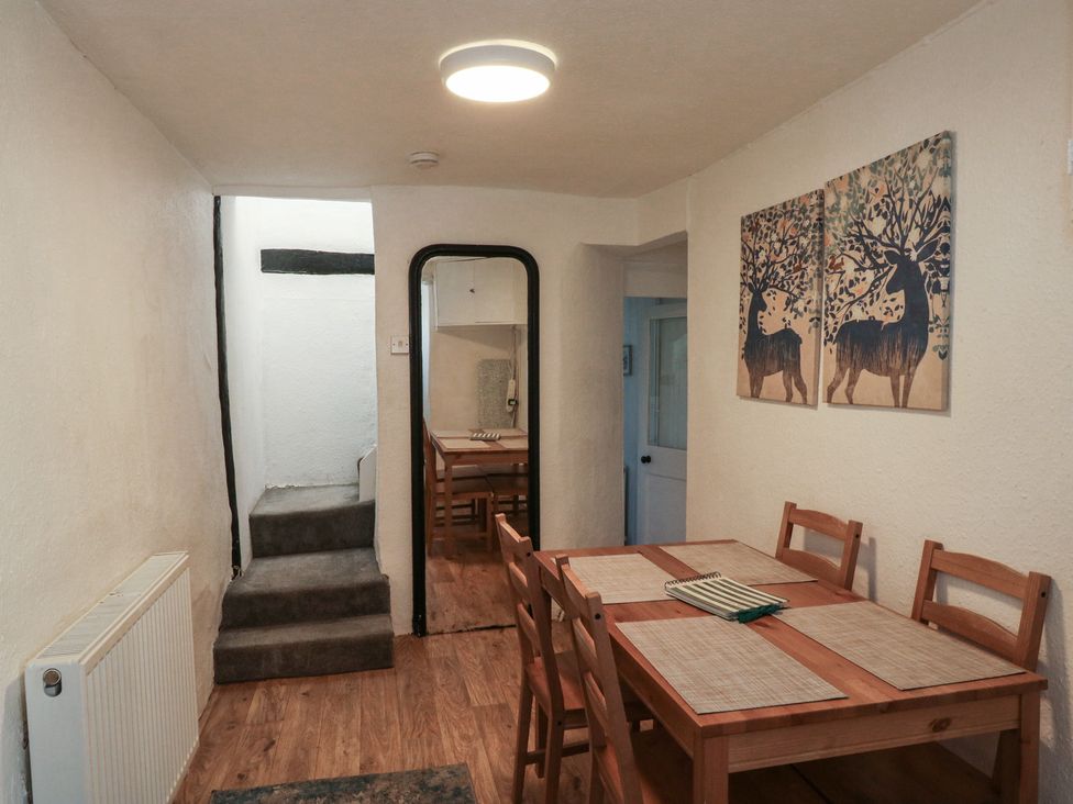 A dining room with a table and chairs at The Cottage in Budleigh Salterton