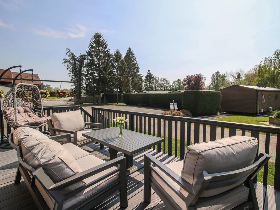 An outdoor seating area with a table and chairs at Tulip in Eardisland