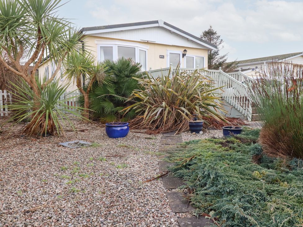 A house with plants and gravel in the garden at Ms Merryn 37 St. Cadocs