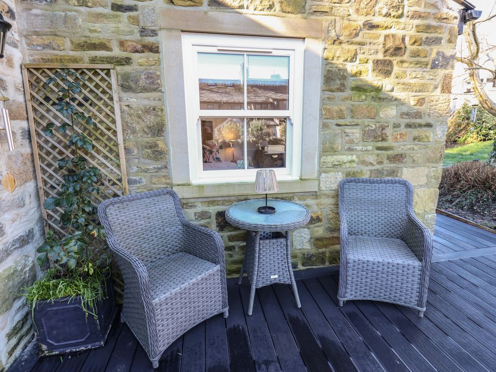 A garden area with two chairs and a table outside at The Summerhouse 
