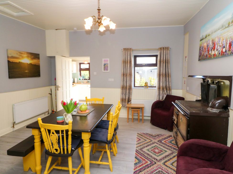 A dining room with a table and chairs at Thadg and Hannah’s in Miltown