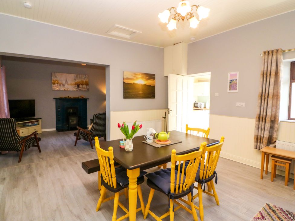 A dining room with a table and chairs at Thadg and Hannah’s in Miltown