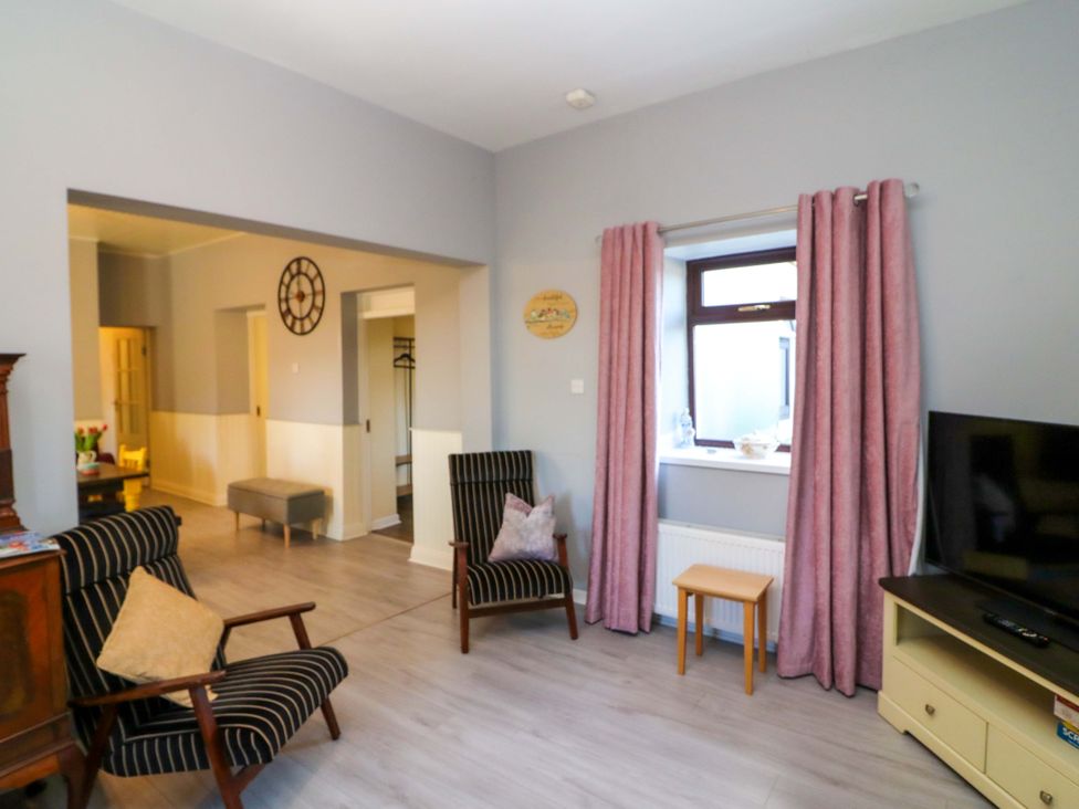 A living room with armchairs and a television at Thadg and Hannah’s in Miltown